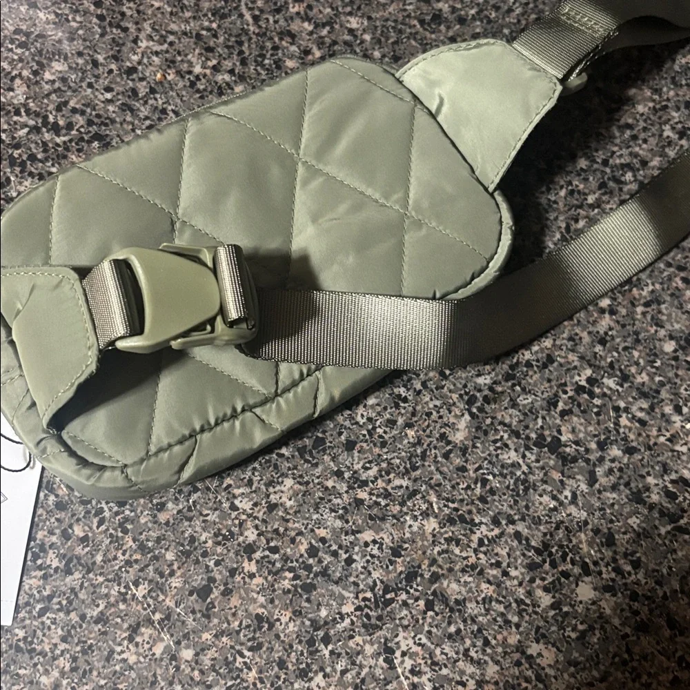 Vera Bradley- Olive Quilted Crossbody Bag-NWT - Picture 6 of 6